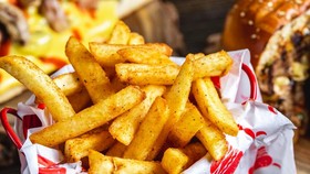 3 Cara Memanaskan Kentang Goreng, Jangan Pakai Minyak
