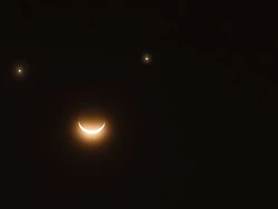 Dua Planet Akan Membentuk Wajah Tersenyum di Langit 25 April