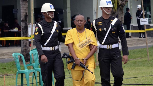Dua Tersangka Penembak Polisi di Lampung Diserahkan ke Oditur Militer Detasemen Polisi Militer menyerahkan berkas dan dua tersangka penembakan polisi di Lampung ke Oditur Militer. Sidang akan dilakukan secara terbuka.