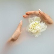 Ini Manfaat Mandi Susu yang Jadi Rahasia Kecantikan Perempuan Arab, Mau Coba?