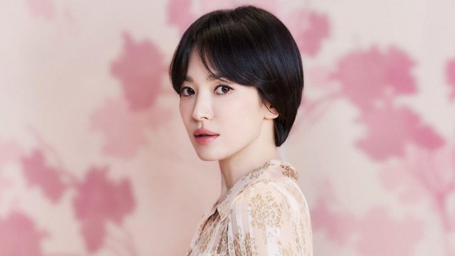 Song Hye Kyo menghadiri acara pop-up store Fendi