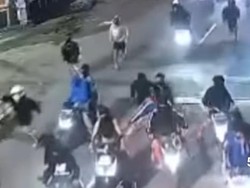 Kelompok Pemuda di Tuban Saling Lempar Batu Saat Tengah Malam Viral
