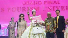 Loura Martha Van Dinobatkan Jadi Miss Tourism Universe 2025