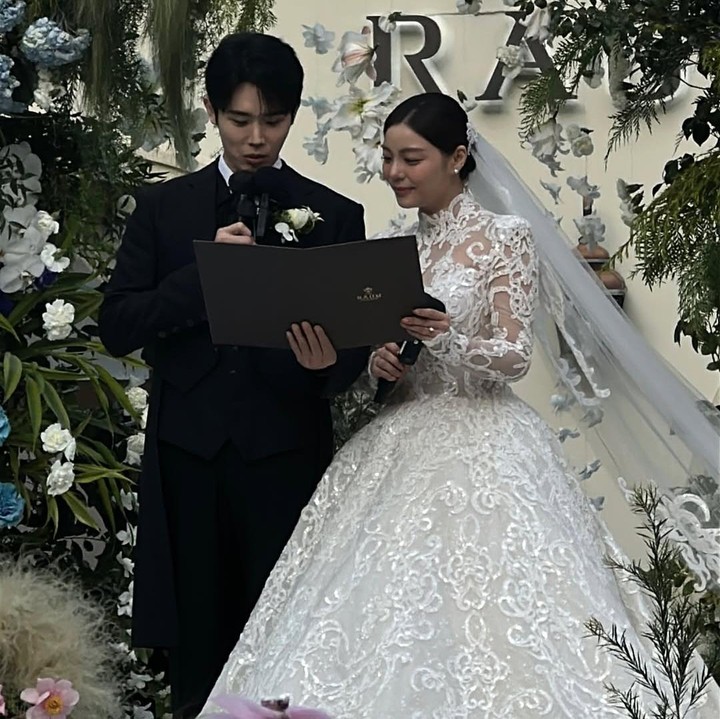<p>Penyanyi Korea Selatan Ailee resmi melepas masa lajangnya, Bunda. Ailee resmi menikah dengan bintang <em>Single's Inferno Season 1</em> Choi Sihun pada 20 April 2025. Upacara pernikahan keduanya berlangsung tertutup di Seoul, Korea Selatan. (Foto: Instagram @go_wonhee)</p>