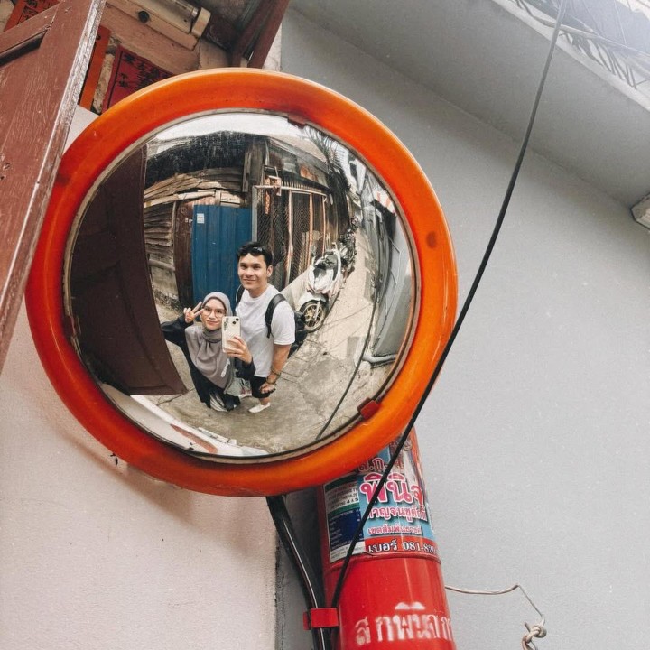 <p>Selain jalan-jalan, pasangan ini juga kulineran bersama. Baik Ines dan Ben sama-sama mengunggah beragam jenis makanan yang mereka temu dan konsumsi selama berada di Bangkok. (Foto: Instagram @nesyanabila)</p>