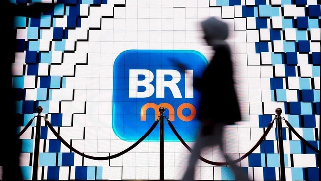 Upaya yang dilakukan PT Bank Rakyat Indonesia (Persero) dengan menghadirkan super apps BRImo dalam versi bilingual, yaitu Bahasa Indonesia dan Bahasa Inggris.