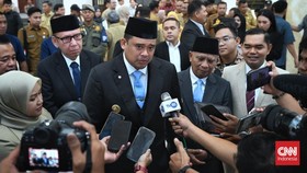 Bobby Nonaktifkan Kadis Perindag Gara-gara Chat di Grup WhatsApp