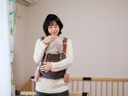 Cara Menggendong Bayi 3 Bulan hingga 7 Bulan ke Atas dengan Posisi yang Tepat