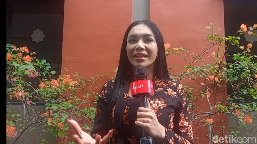 Denada saat ditemui di kawasan Transmedia&period;