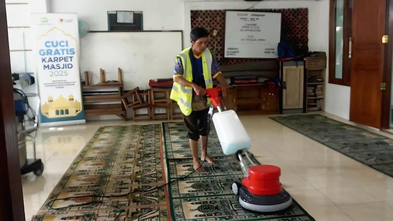 Dalam semangat meningkatkan kenyamanan ibadah umat Muslim, Pegadaian menggelar Program Cuci Karpet Masjid Gratis sejak pertengahan Februari 2025