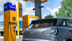 Perbandingan Biaya Mobil BBM, Listrik dan Hidrogen Versi PLN