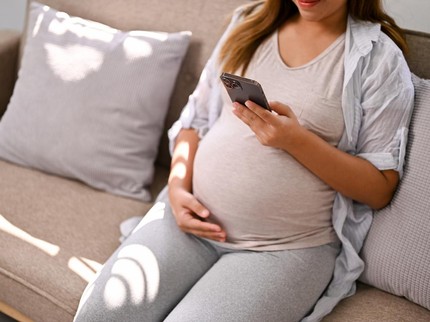 Bunda Ini Melahirkan dengan Selamat Berkat Iseng Bertanya pada Chat GPT