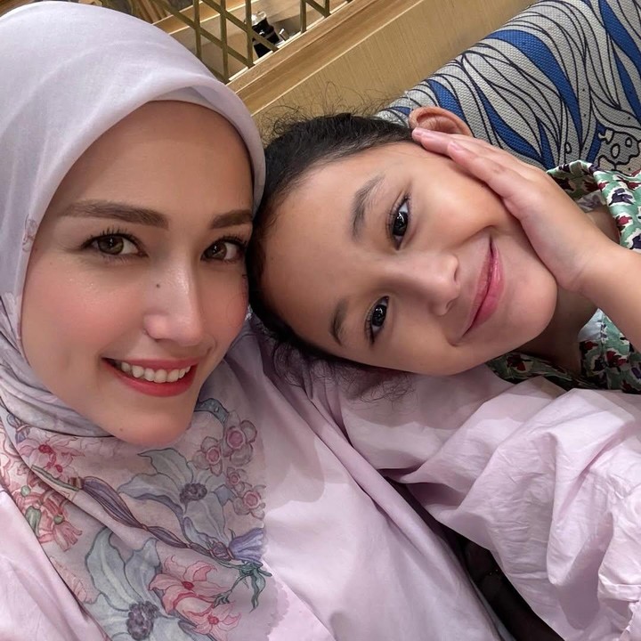 <p>Putri bungsunya yang bernama Princess Kayla Mutiara Pasha, lahir bertepatan dengan Hari Kartini, 21 April 2017. Belum lama ini, dirinya baru saja berulang tahun yang kedelapan. (Foto: Instagram: @adeliapasha)</p>