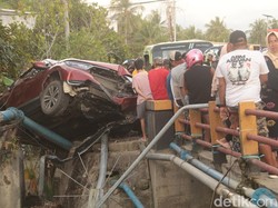Mobil Berisi Satu Keluarga Kecelakaan di Polman Usai Pulang Liburan