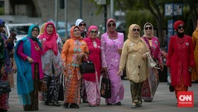 FOTO: Perempuan Gratis Naik MRT, LRT & TransJ di Hari Kartini