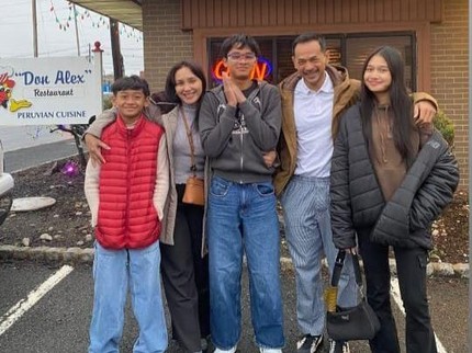 Potret Oka Antara Liburan sekaligus Bertemu Anaknya yang Sekolah di Amerika Serikat