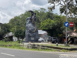 Video: Seniman Bikin Versi Lukisan dari Patung Biawak Viral