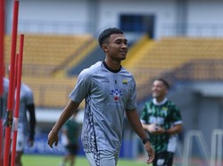 Robi Darwis Mengejar Gelar Pertama Bareng Persib