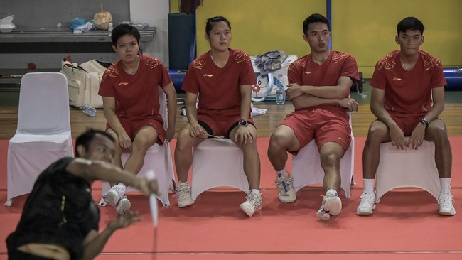 Tim Badminton Indonesia berstatus unggulan kedua Piala Sudirman 2025 tetapi label tersebut hanya terlihat seperti fatamorgana jelang turnamen berlangsung.