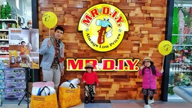 Tak Sekadar Hemat, Kisah Keluarga Temukan Makna Belanja di MR.D.I.Y.