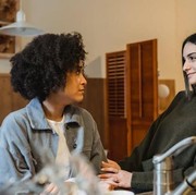 5 Tanda Halus Seseorang Sedang Berusaha Membohongimu, Kenali Gelagatnya!