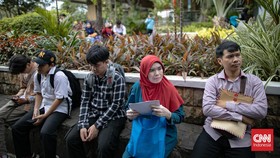 FOTO: Antrean Panjang Pendaftaran PPSU di Balai Kota DKI Jakarta