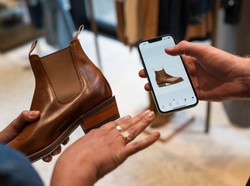 Pembuat Sepatu di Australia Ganti Mesin Tradisional ke iPhone