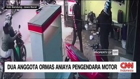 VIDEO: Dua Anggota Ormas Aniaya Pengendara Motor