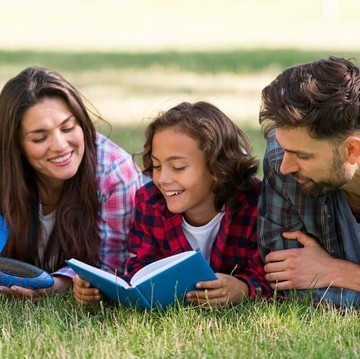 Bukan Cuma Membaca Buku, Ini 6 Kebiasaan Sederhana yang Bisa Mengasah Otak Anak Sejak Dini