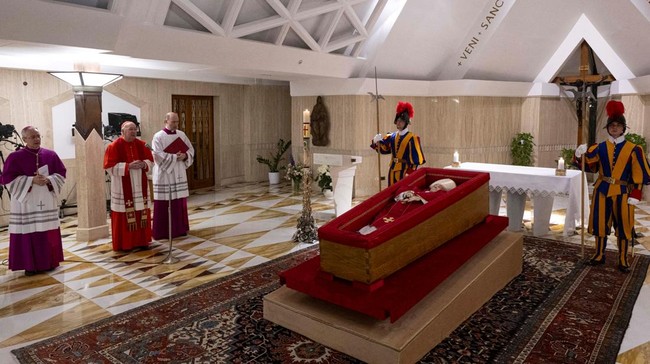 FOTO: Upacara Deklarasi Kematian Paus Fransiskus di Rumah Santa Marta