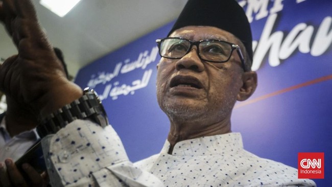 Ketum Muhammadiyah menanggapi pemblokiran akun media sosial Masjid Jogokariyan terkait konten Palestina. Dia menekankan pentingnya kebebasan berpendapat.