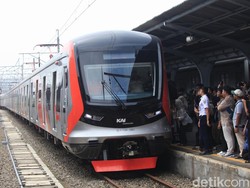 Video: KA Bandara Alami Gangguan, KRL Manggarai-Tanah Abang Tertahan 1 Jam
