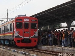 Hati-hati! Lempar Batu ke KRL Bisa Dipenjara 20 Tahun