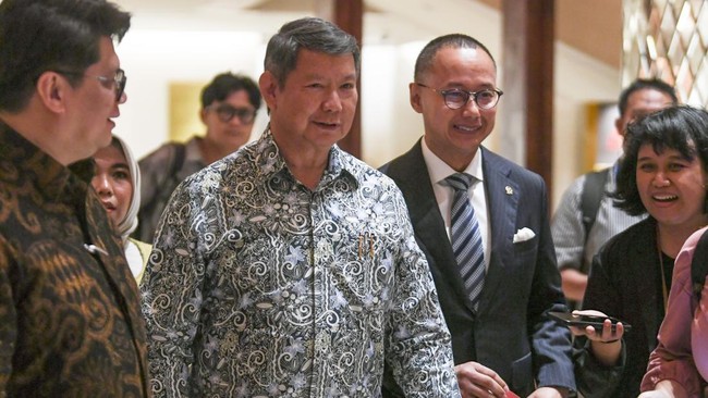 Ketua Satgas Perumahan Hashim mengaku baru diberi tahu mengenai rencana memperkecil luas rumah subsidi jadi minimal 18 meter persegi.