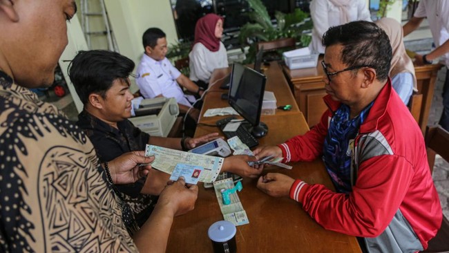 Samsat Jabar Jakarta dan Banten Tutup 1 September Samsat di wilayah Jakarta, Jawa Barat, dan Banten tutup hari ini Senin, 1 September 2025. Penutupan itu diduga akibat situasi yang dinilai belum kondusif.