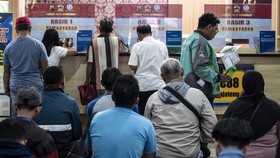 FOTO: Warga Jateng Manfaatkan Pemutihan Pajak Kendaraan