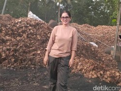 Cerita Rina dari Arang Batok Pangandaran Jadi Omzet Ratusan Juta