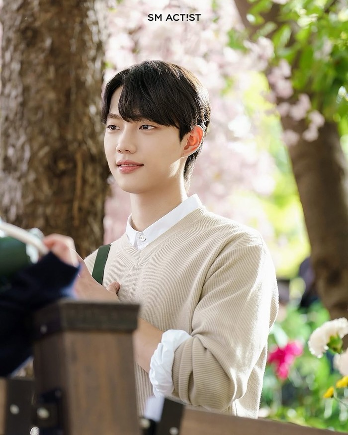 Sementara itu, proyek drama terbaru Jo Joon Young yakni 'Crushlogy 101' sedang aktif mengudara baru-baru ini. Sang aktor memerankan Cha Ji Won, mahasiswa jurusan seni patung yang berasal dari keluarga terpandang./ Foto: instagram.com/sm_actist
