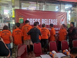 10 Pengedar Ngaku Jual Obat Keras karena Ekonomi, Duit Puluhan Juta Disita