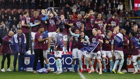 Leeds dan Burnley Promosi ke Premier League Musim Depan