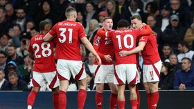 FOTO: Momen Nottingham Bikin Man City Panas-Dingin