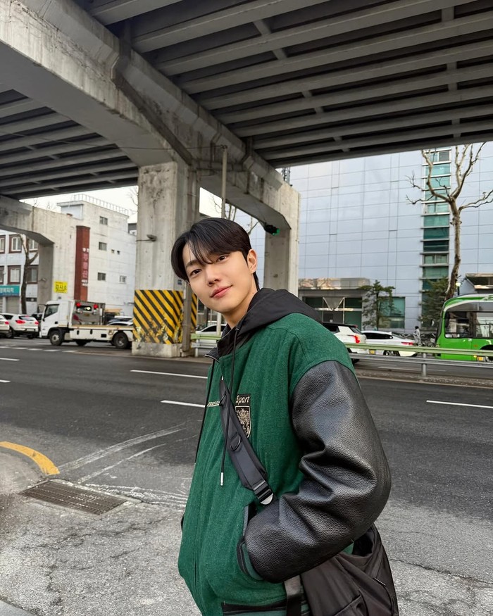 Tak hanya penampilan, catatan pendidikan Jo Joon Young juga mengesankan. Aktor berusia 22 tahun tersebut merupakan lulusan sekolah menengah seni bergengsi yakni SOPA dan kini sedang melanjutkan studi di Sunkyunhwan University./ Foto: instagram.com/aim0__2