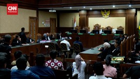 VIDEO: Pengacara Harap 2 Hakim PN Surabaya Divonis Ringan