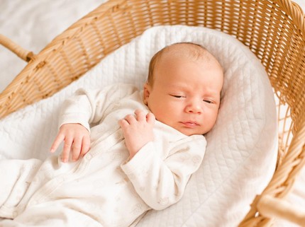 Panduan Cara Menjemur Bayi yang Benar dan Aman