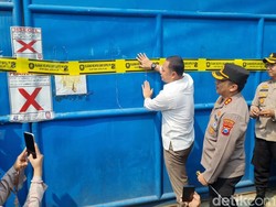 Video: Pemkot Surabaya Segel Gudang CV Sentoso Seal yang Viral Tahan Ijazah Karyawan
