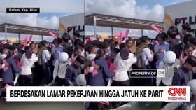 VIDEO: Berdesakan Lamar Pekerjaan hingga Jatuh ke parit
