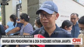 VIDEO: Warga Beri Penghormatan di Kedubes Vatikan Jakarta
