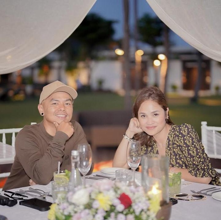 <p>Kehidupan setiap artis Tanah Air tampaknya tak pernah lepas dari sorot publik, tak terkecuali pernikahan Wendy Cagur dan Ayu Natasya yang kini telah menginjak usia belasan tahun.(Foto: Instagram@revtiayunatasya)</p>