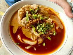Bakso Cirawang Manja : Pedas Seuhah! Bakso Aci Tulang Rangu Pakai Sambal Kacang Medok