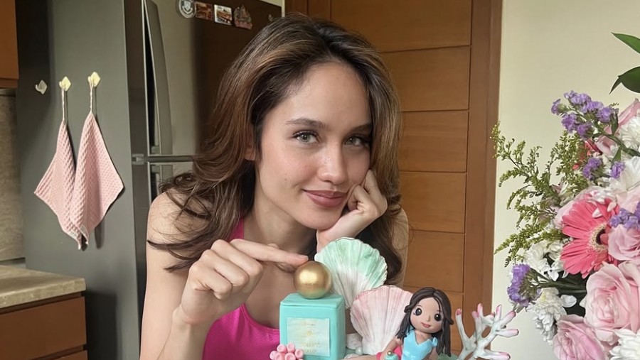 Cinta Laura Jajan Durian di Bangkok hingga Pose Bersama Pastry